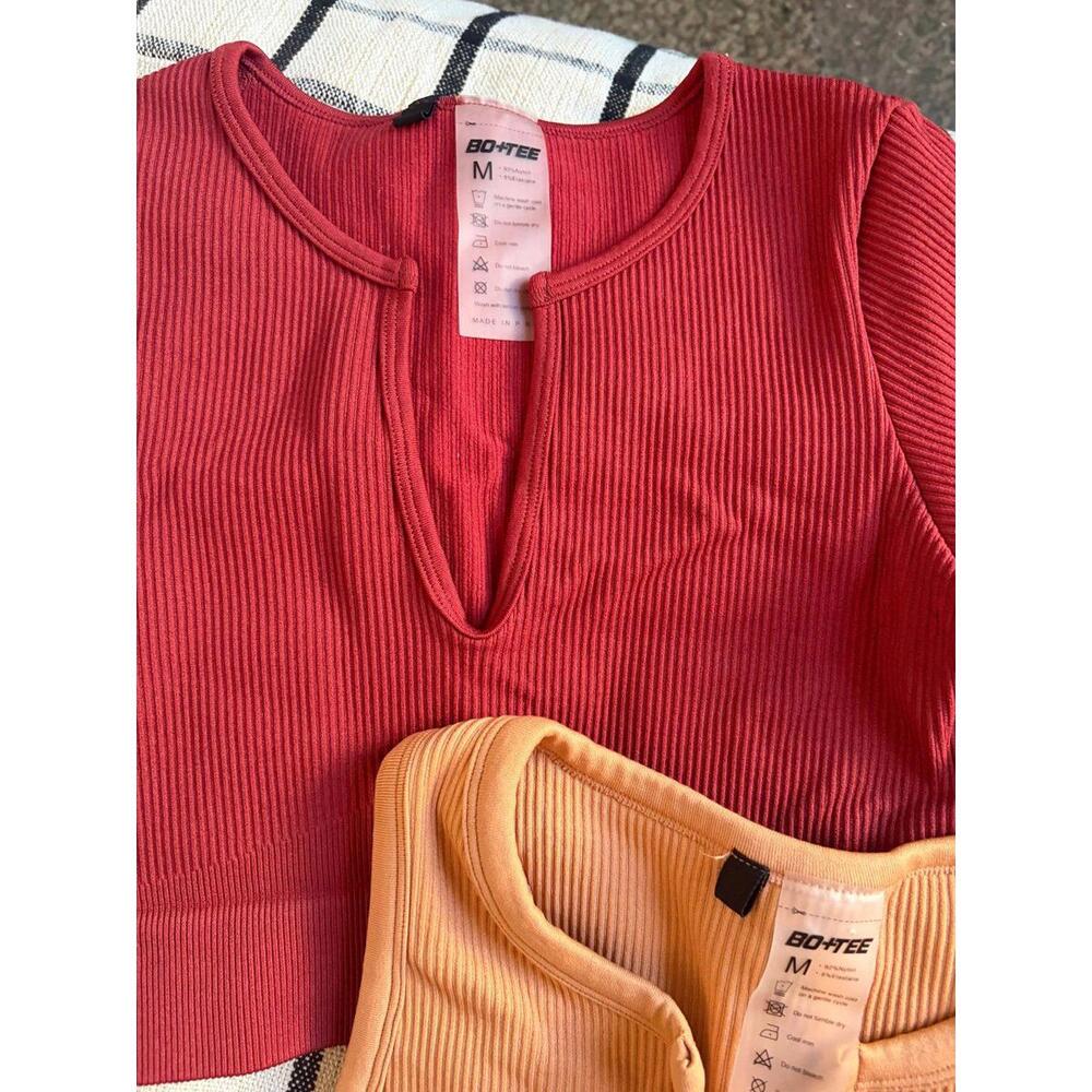 Bundle of 2 Bo+Tee seamless cropped tops size M - Picture 2 of 3